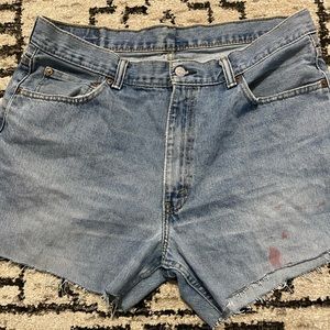 Vintage Levi cut off jean shorts Y2K Levi 550s, waist size W36